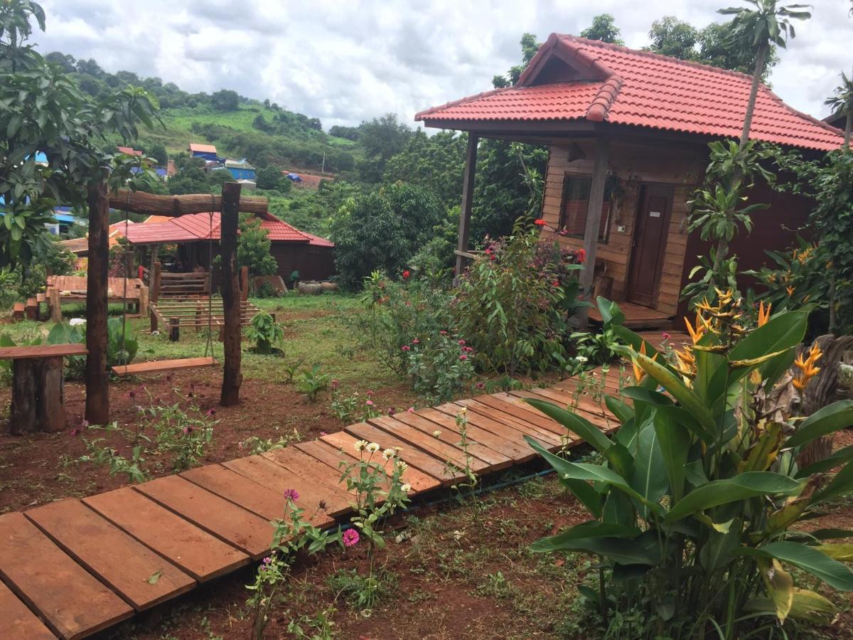 Familyhouse & Trekking Apartment Banlung Exterior foto